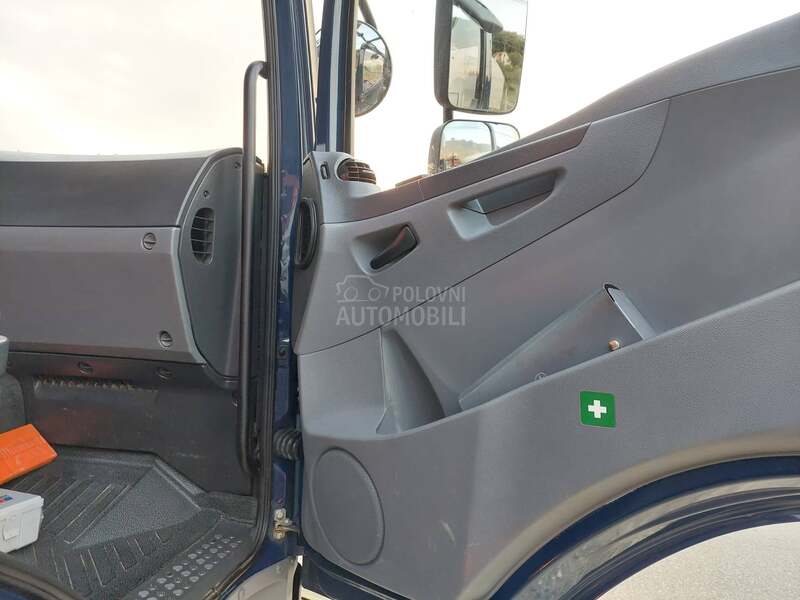 Mercedes Benz 1823 podizac