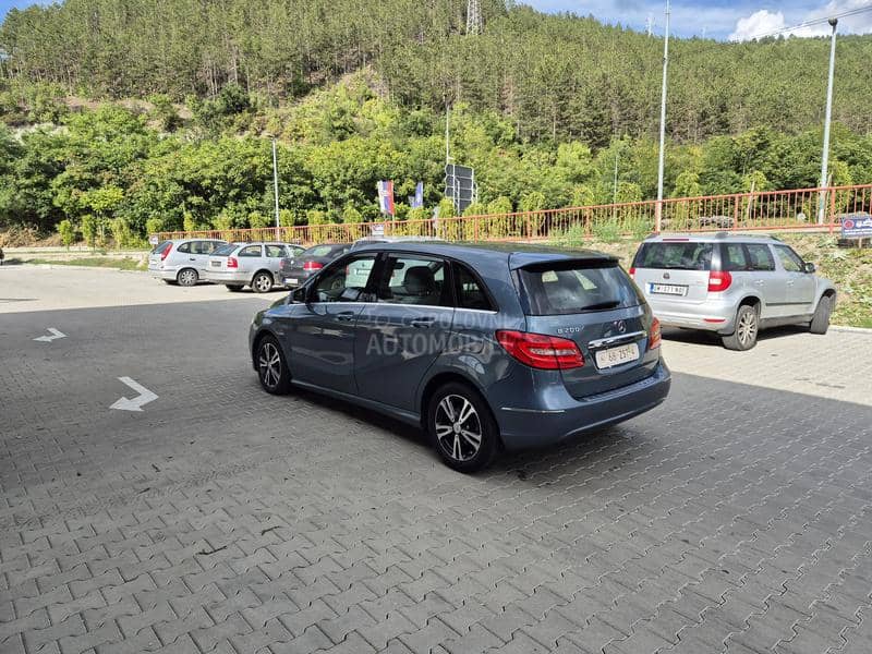 Mercedes Benz B 200 7G-tronic, Led