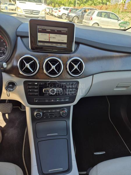 Mercedes Benz B 200 7G-tronic, Led