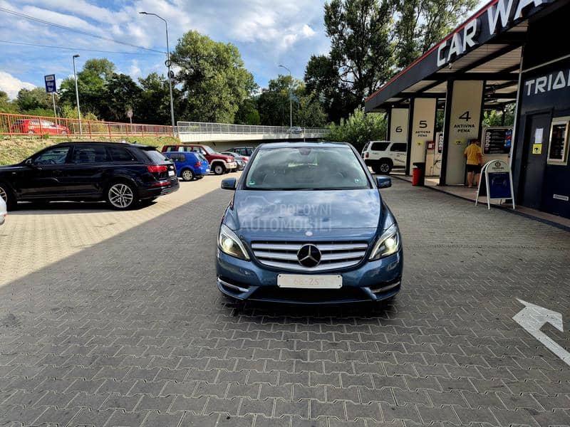 Mercedes Benz B 200 7G-tronic, Led