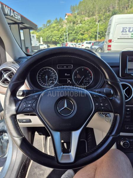 Mercedes Benz B 200 7G-tronic, Led