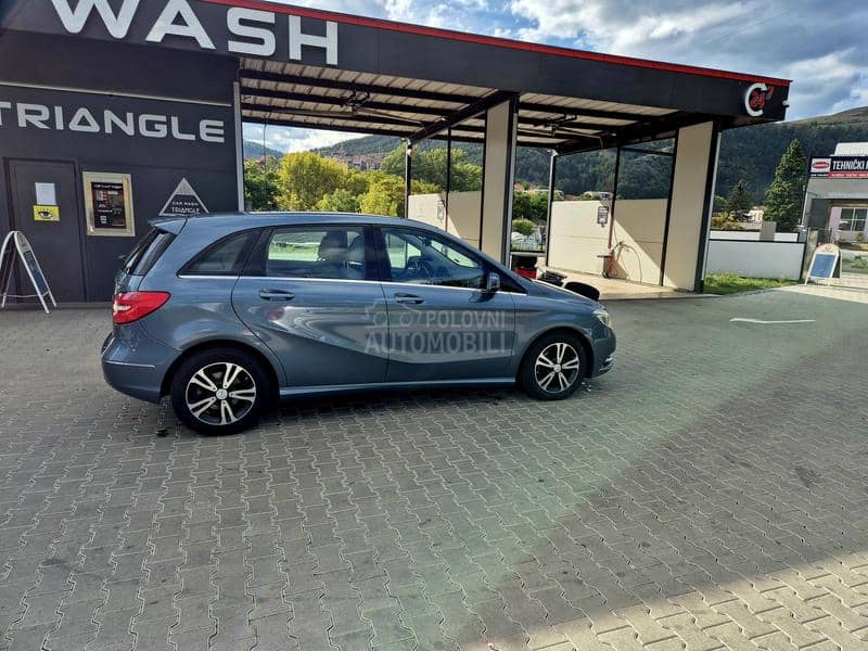 Mercedes Benz B 200 7G-tronic, Led