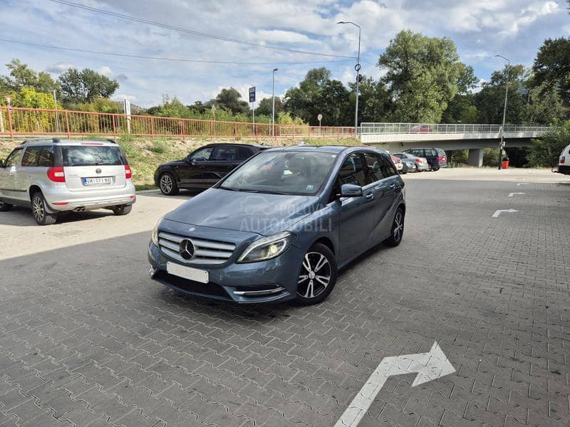 Mercedes Benz B 200 7G-tronic, Led