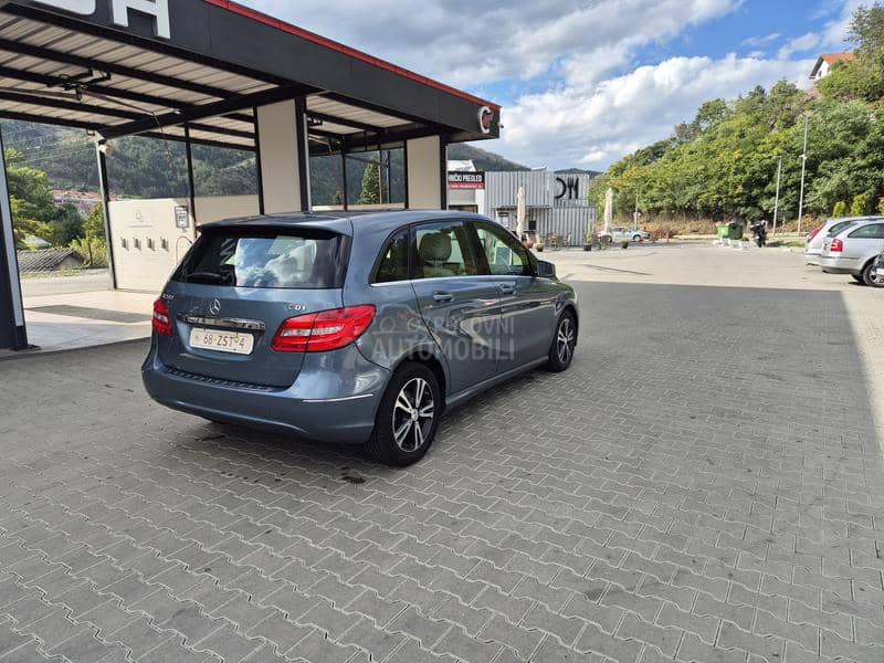 Mercedes Benz B 200 7G-tronic, Led