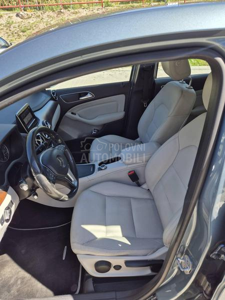 Mercedes Benz B 200 7G-tronic, Led