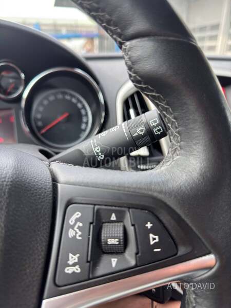 Opel Astra J 1.4B REZERVISANA