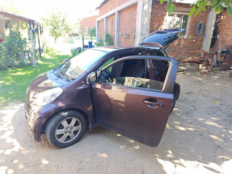 Toyota iQ 1.0