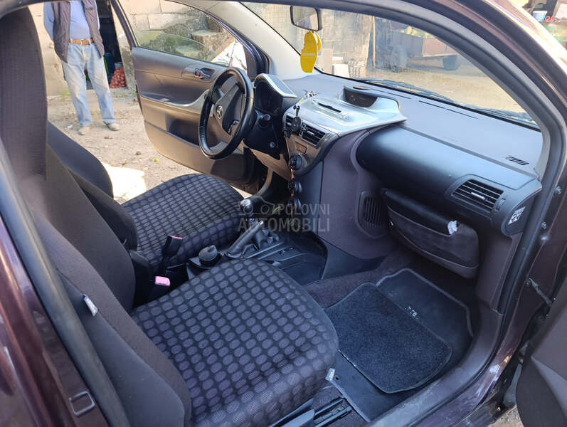 Toyota iQ 1.0