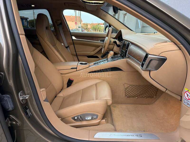 Porsche Panamera 4S exclusive