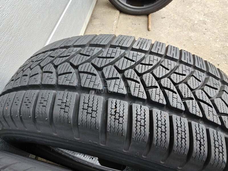 Firestone 215/70 R16 Zimska