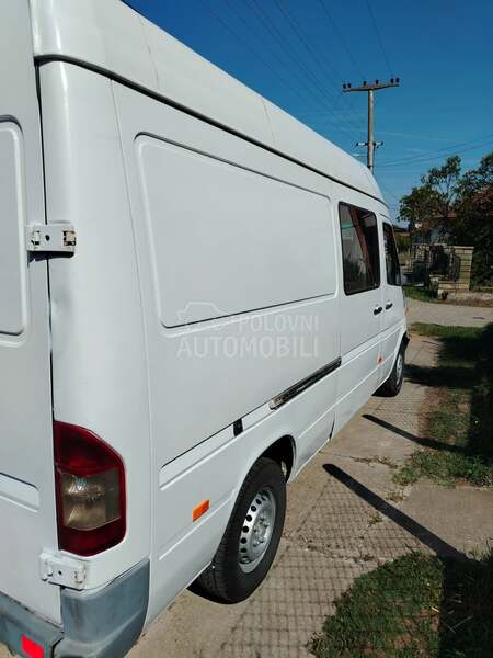 Mercedes Benz 208 2.3