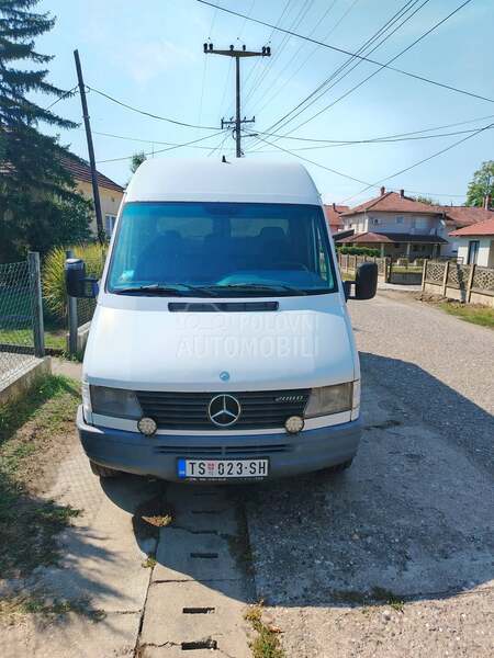 Mercedes Benz 208 2.3