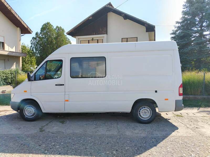 Mercedes Benz 208 2.3