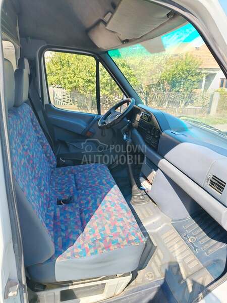 Mercedes Benz 208 2.3