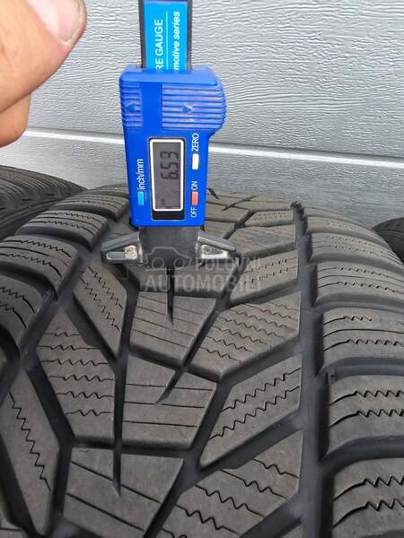 Hankook 245/45 R18 Zimska