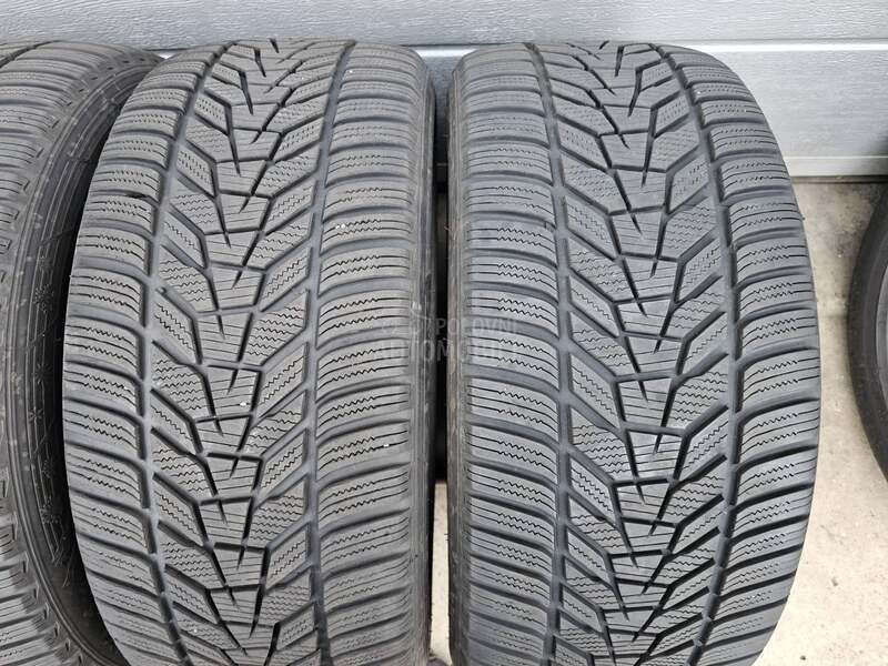 Hankook 245/45 R18 Zimska