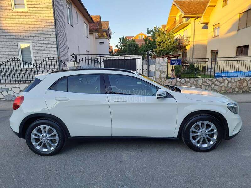 Mercedes Benz GLA 200 