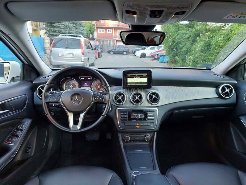 Mercedes Benz GLA 200 
