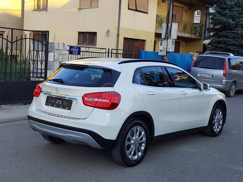 Mercedes Benz GLA 200 