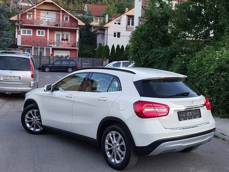 Mercedes Benz GLA 200 