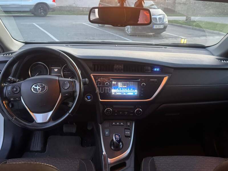 Toyota Auris 1.8 HYBRID