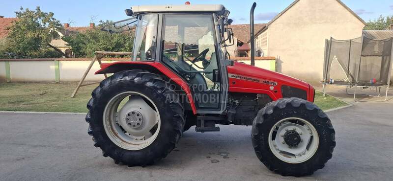 Massey Ferguson 4235