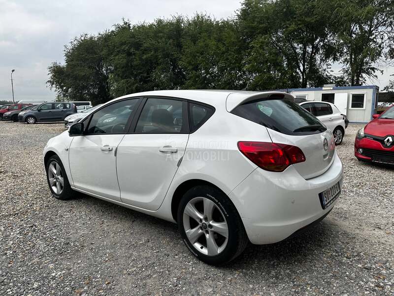Opel Astra J 