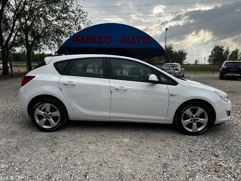 Opel Astra J 