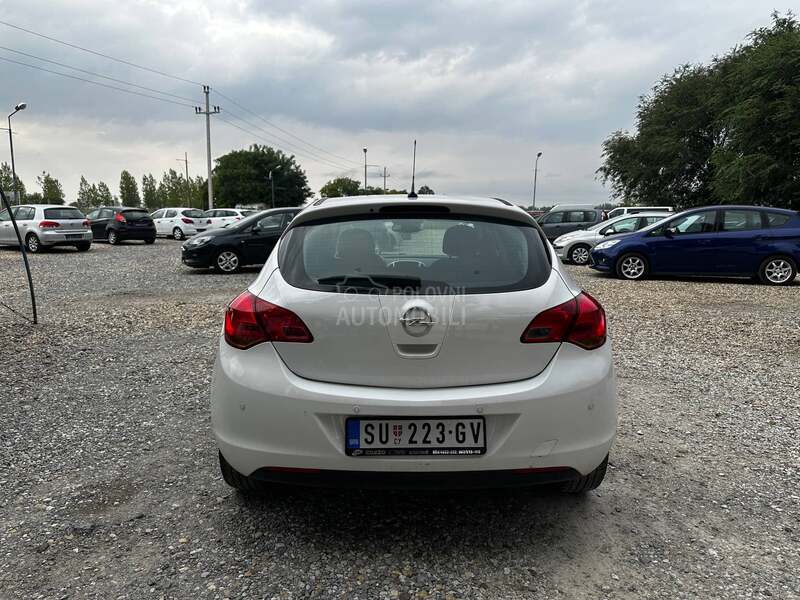 Opel Astra J 