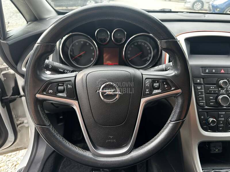 Opel Astra J 
