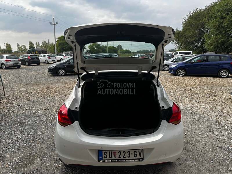 Opel Astra J 