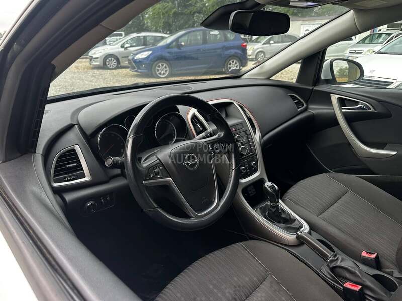 Opel Astra J 