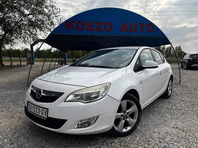 Opel Astra J 