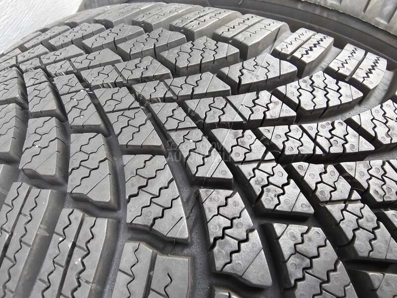 Bridgestone 205/55 R16 Zimska