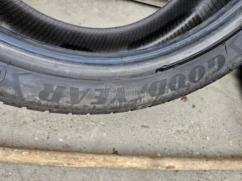 Goodyear 245/45 R19 Zimska