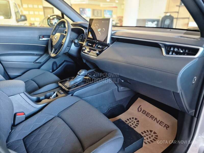 Toyota Corolla Cross 2.0 HEV E-CVT STYLE