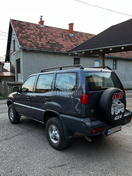 Nissan Terrano 