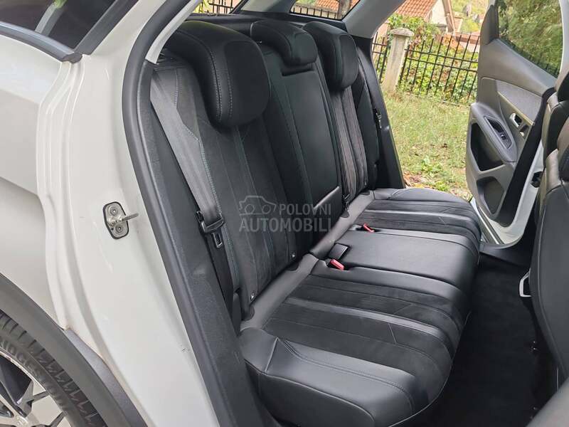 Peugeot 3008 1.2 Allure CROSSWAY