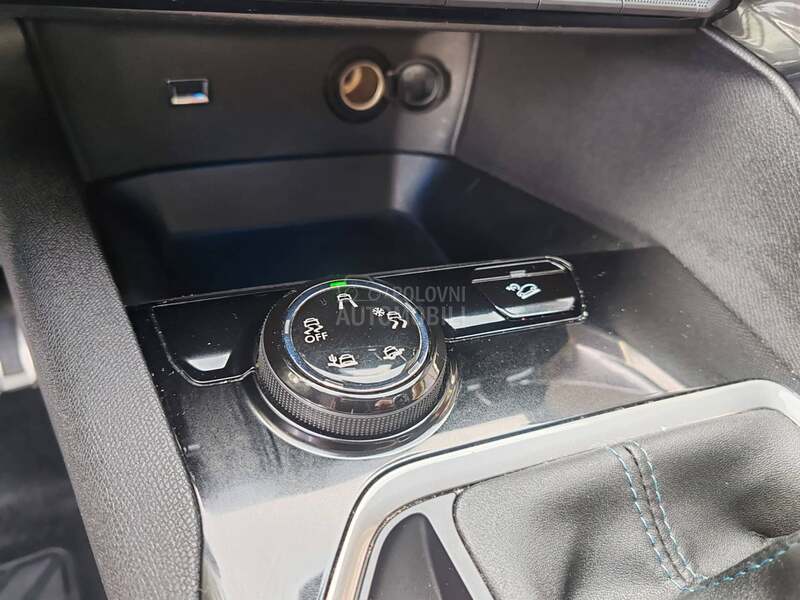 Peugeot 3008 1.2 Allure CROSSWAY