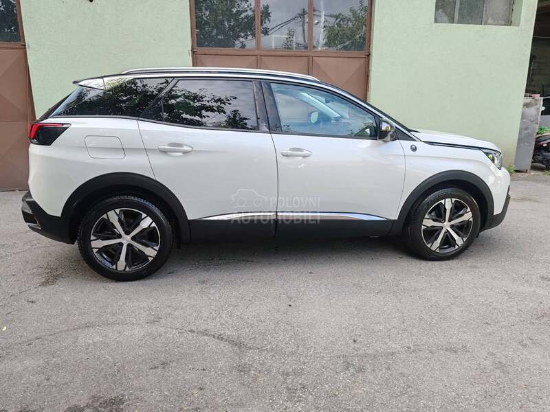 Peugeot 3008 1.2 Allure CROSSWAY