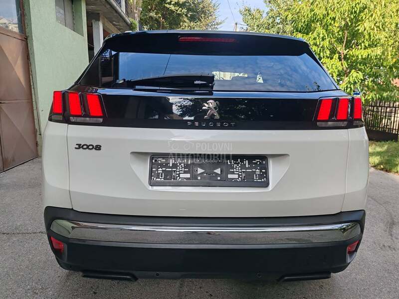 Peugeot 3008 1.2 Allure CROSSWAY