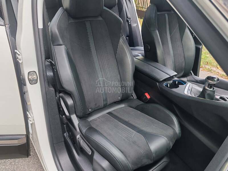 Peugeot 3008 1.2 Allure CROSSWAY