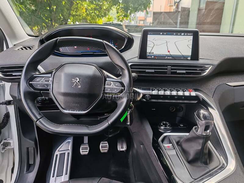 Peugeot 3008 1.2 Allure CROSSWAY