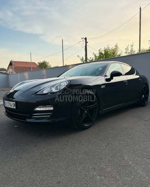 Porsche Panamera 4