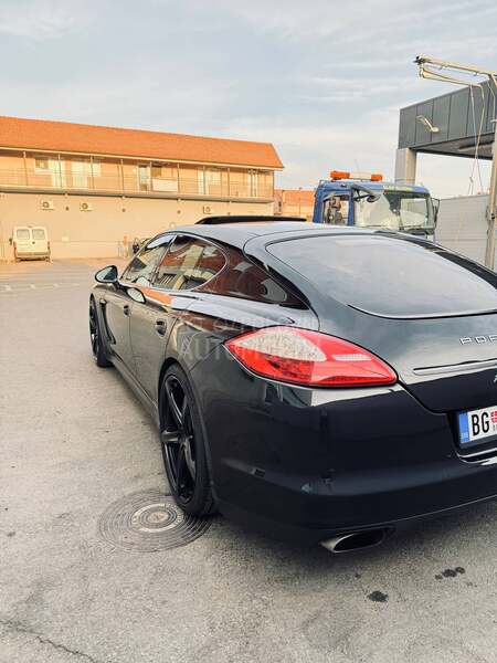 Porsche Panamera 4