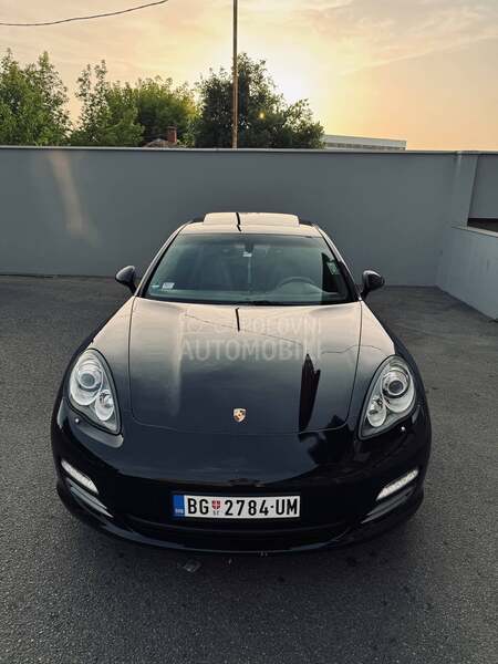 Porsche Panamera 4