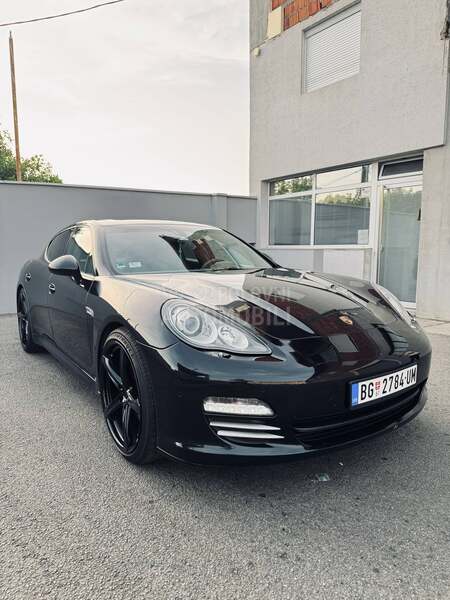 Porsche Panamera 4