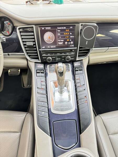 Porsche Panamera 4