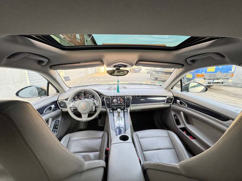 Porsche Panamera 4