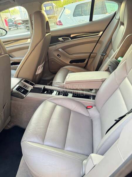 Porsche Panamera 4